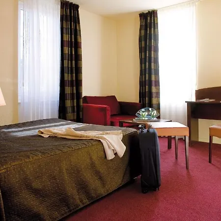 Le Parc Des Fees Retaurant & 3* ラ・ブルブール