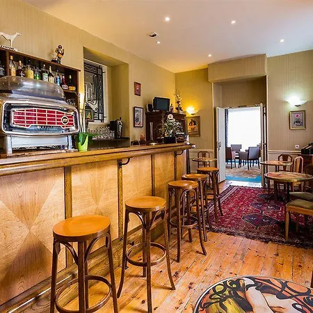 Le Parc Des Fees Retaurant & ラ・ブルブール